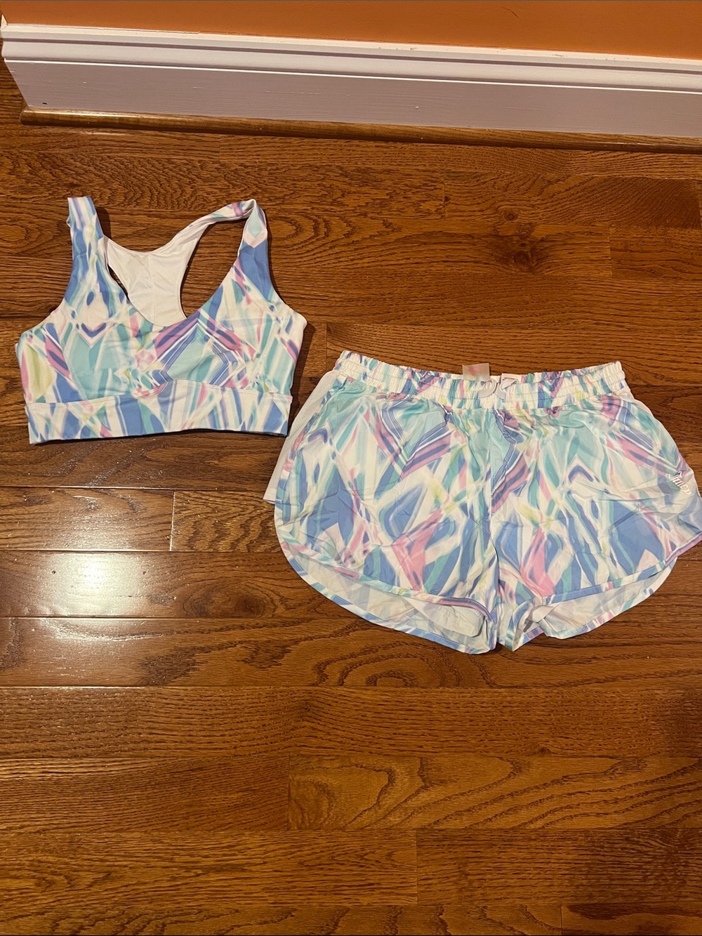 Pastel Abstract Print Sports Bra (M)& Shorts (L) Set